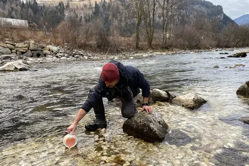 Un progetto a tutela delle specie protetta della trota marmorata. Per ottenere il materiale ovulare, ogni anno vengono catturate trote marmorate selvatiche al fine di costituire un patrimonio riproduttivo. (Foto: Ufficio Gestione fauna selvatica)
