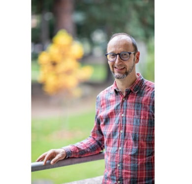 Friede, Freude, Eierkuchen gibt es besonders an Weihnachten nicht überall. Oft wiegen gerade an diesen Tagen Einsamkeit oder Konflikte in der Familie oder Partnerschaft besonders schwer, und man kann sich einfach nicht mehr vorstellen, wie es weitergehen kann, erklärt Erwin Steiner, Koordinator des Krisentelefons. (Foto: Psychologischer Dienst des Krankenhauses Sterzing)