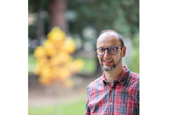 Friede, Freude, Eierkuchen gibt es besonders an Weihnachten nicht überall. Oft wiegen gerade an diesen Tagen Einsamkeit oder Konflikte in der Familie oder Partnerschaft besonders schwer, und man kann sich einfach nicht mehr vorstellen, wie es weitergehen kann, erklärt Erwin Steiner, Koordinator des Krisentelefons. (Foto: Psychologischer Dienst des Krankenhauses Sterzing)