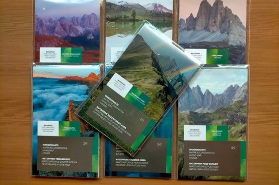 Auch die sieben Naturpark-Wanderkarten im Maßstab 1:25.000 wurden neu aufgelegt: Sie sind im Handel erhältlich. (Foto: Landesamt für Natur/Marlene Pfeifer)