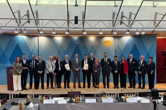 In questi giorni l'assessore provinciale all'Agricoltura Luis Walcher ha partecipato all'incontro della Coalition of AgriRegions e ha parlato dell'agricoltura altoatesina con il commissario europeo per l'Agricoltura e lo sviluppo rurale Christophe Hansen. (Foto: USP)