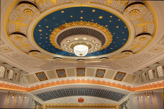 Die Restaurierungsarbeiten im Stadttheater Meran wurden im Sommer abgeschlossen. (Foto: Meraner Stadttheater- und Kurhausverein/Damian Pertoll)