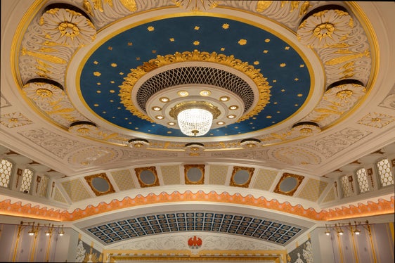 Die Restaurierungsarbeiten im Stadttheater Meran wurden im Sommer abgeschlossen. (Foto: Meraner Stadttheater- und Kurhausverein/Damian Pertoll)
