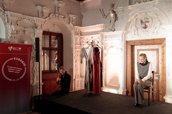 Erstmals bot die Euregio außerhalb ihres Sitzes im Waaghaus in Bozen eine Kulturveranstaltung in Südtirol an. (Foto: LPA/Tiberio Sorvillo)