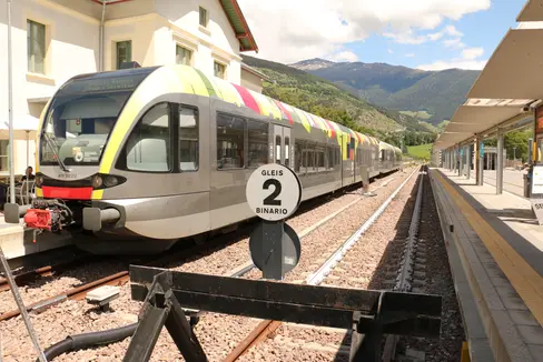 Am Samstag, 2. Dezember 2023, ist Euregio-Aktionstag Mobilität. Besitzer und Besitzerinnen von Nahverkehrsabos und des Familienpasses haben freie Fahrt auf den öffentlichen Verkehrsmitteln in Tirol, Südtirol und im Trentino. (Foto: LPA)