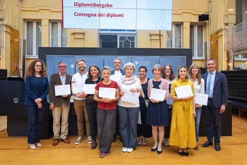15 neue Fremdenführerinnen und Fremdenführer haben am 23. September ihr Diplom erhalten. (Foto: LPA/Greta Stuefer)