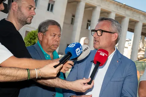 Fin dalle ore successive al crollo abbiamo lavorato con un obiettivo preciso: individuare una soluzione concreta, sicura e immediatamente attuabile sottolinea l'assessore provinciale Christian Bianchi. La scelta è ricaduta su immobili che potevano essere messi rapidamente a disposizione e che rispondono alle esigenze organizzative e di sicurezza espresse direttamente dagli uffici giudiziari. Questo ci permette oggi di offrire una prospettiva concreta e credibile per la ripresa delle attività, ha aggiunto l'assessore. (Foto: USP/Fabio Brucculeri)