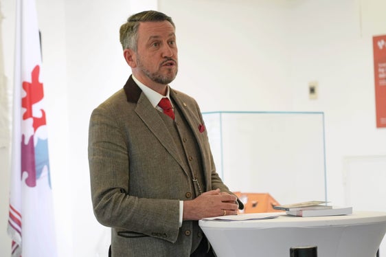 Kurt Scharr (im Bild) und sein Team vom Institut für Geschichtswissenschaften und Europäische Ethnologie an der Universität Innsbruck brachten ihre Expertise in die neuen Ausstellungsinhalte zur Diözesangeschichte ein. (Foto: Land Tirol/Dorfmann)