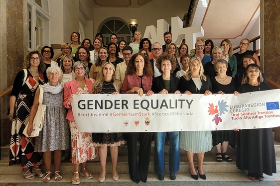 Foto di gruppo delle partecipanti all'Assemblea delle donne elette dell'Euregio (Foto: Euregio/Armin Gluderer)