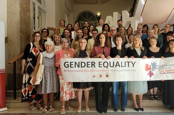Foto di gruppo delle partecipanti all'Assemblea delle donne elette dell'Euregio (Foto: Euregio/Armin Gluderer)