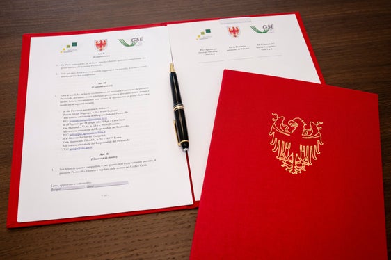 Mit der neuen Rahmenvereinbarung soll das Land Südtirol bei der Umsetzung des Klimaplans Südtirol 2040 und bei der Erreichung der vom staatlichen Wiederaufbau- und Resilienzplan (PNRR) sowie der vom nationalen Energie- und Klimaplan (PNIEC) festgelegten Ziele unterstützt werden. (Foto: LPA/Fabio Brucculeri).