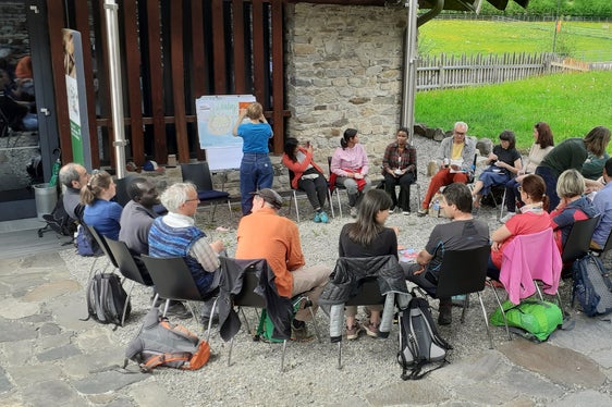 Wie können wir mit Traditionen umgehen, damit sie sich lebendig weiterentwickeln und einen positiven Beitrag für Zusammenleben leisten? Darüber wurde in den vergangenen Tagen im Museum Passeier diskutiert. (Foto: LPA/Koi)