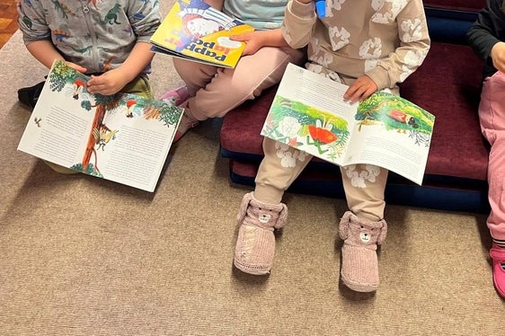 Molto più di una semplice rivista illustrata: Papperlapapp dà un importante contributo alle pari opportunità e all'educazione inclusiva grazie al suo approccio ludico al tedesco e alla contemporanea valorizzazione di tutte le lingue parlate in famiglia. (Foto: USP/Direzione provinciale Scuole dell'infanzia in lingua tedesca)