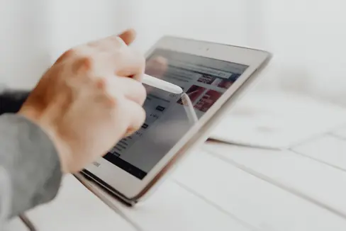 Il documento strategico Alto Adige Digitale 2022-2026 prevede un'accelerata sulla transizione digitale. (Foto: kaboompics)