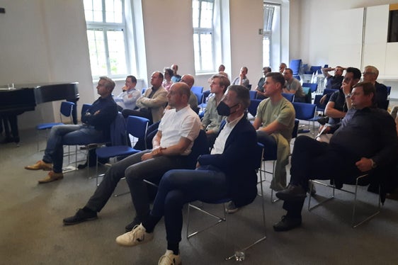 La protezione di Bressanone dalle piene e altre misure sono state presentate al pubblico nell’ambito del forum dell’area fluviale tenutosi presso il Seminario di Bressanone (Foto: ASP/Ufficio sistemazione bacini montani Nord)