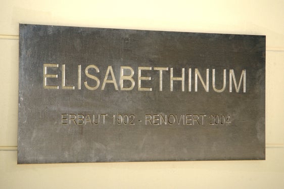 Das Elisabethinum in der Bozner Runkelsteinerstraße bietet 82 Wohnplätze. (Foto: LPA)