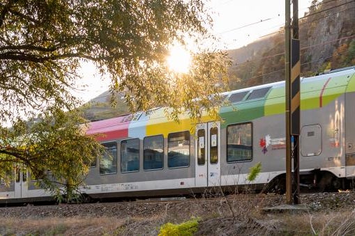 Gratuitamente, da Kufstein fino a Borghetto: il 2 dicembre, con gli abbonamenti personali al trasporto pubblico locale e con l’EuregioFamilyPass, si viaggerà gratis in tutta l‘Euregio Tirolo-Alto Adige-Trentino. (Foto: Sta/Manuela Tessaro).
