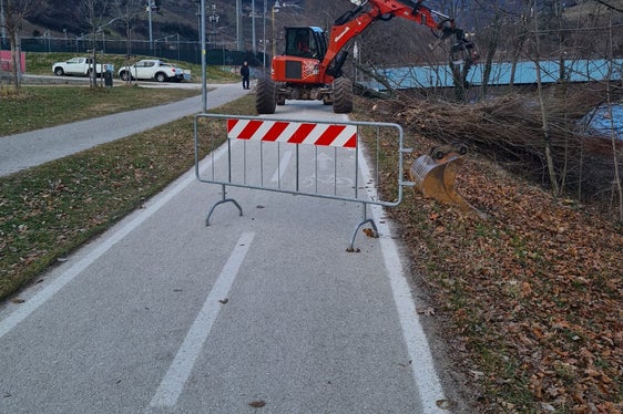 Albert Premstaller e la sua squadra hanno ripreso i lavori lunedì (8 gennaio) partendo dalla sponda destra del fiume, nel tratto tra ponte Sant’Antonio e ponte Talvera (Foto: ASP/Ufficio Sistemazione bacini montani nord dell'Agenzia per la Protezione civile)