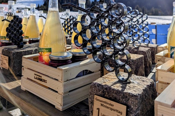 La scuola professionale Laimburg ha ideato e organizzato i premi per i vincitori delle gare individuali e di gruppo. (Foto: Scuola professionale Laimburg)