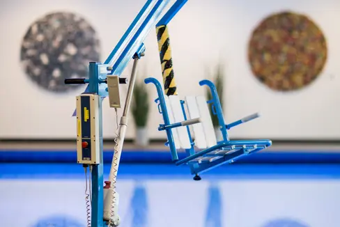 La Giunta ha deliberato un contributo straordinario a favore di piscine coperte per persone disabili gestite da privati e organizzazioni sociali (Foto: Lebenshilfe/Florian Andergassen)