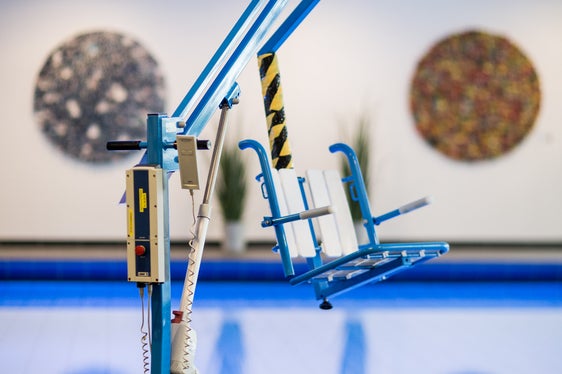 La Giunta ha deliberato un contributo straordinario a favore di piscine coperte per persone disabili gestite da privati e organizzazioni sociali (Foto: Lebenshilfe/Florian Andergassen)