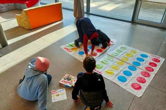 Movimënt, sozialisaziun, sessualité, respiraziun y alimentaziun é stades n valgönes dles tematiches prinzipales di Dis dla Sanité organisá dal Referat por l’Educaziun ala sanité y mobilité en colaboraziun cun le Referat por l’Educaziun interculturala. (Foto: USP/Intendënza y Cultura ladina)