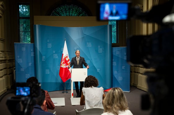 Landeshauptmann Arno Kompatscher stellte die Neuerungen bei der Gebühr zur Nutzung öffentlicher Gewässer zur Stromerzeugung vor. (Foto: LPA/Fabio Brucculeri)