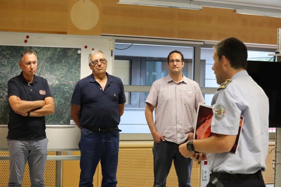 Il vicedirettore del Corpo permanente dei Vigili del fuoco di Bolzano Andrea Lazzarotto (nella foto a destra) insieme a Thomas Meier, Hanspeter Keller e Gerd Heynen (Foto: ASP/Maja Clara)