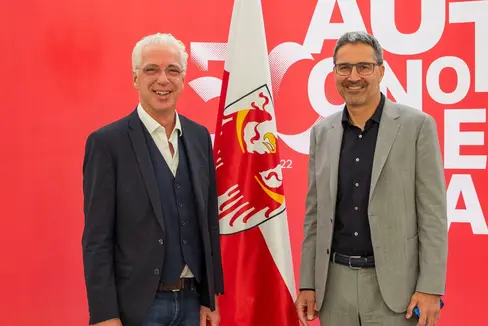 La convenzione con la Rai e la programmazione di Rai Südtirol al centro dell’incontro odierno del nuovo coordinatore di Rai Südtirol, Zeno Braitenberg, con il presidente Arno Kompatscher (Foto: ASP/Fabio Brucculeri)