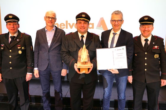 Sie standen hinter der Aufforstungsaktion der Feuerwehrjugend Südtirol (von links): Peter Villgrattner vom Feuerwehrbezirk Bozen, Christoph Hintner, Präsident des Südtiroler Forstvereins, Franz Seehauser, Landesjugendreferent des Landesfeuerwehrverbands Südtirol, Günther Unterthiner, Direktor der Landesabteilung Forstwirtschaft und Alfred Antenhofer, stellvertretender Landesjugendreferent des Landesfeuerwehrverbands Südtirol (Foto: Chris Thomas)