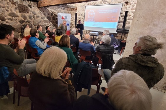 Un'altra immagine della partecipata serata di ieri alla Casa della Pesa di Bolzano: tema del Giovedì culturale dell'Euregio l'emigrazione tirolese in Brasile (Foto: Euregio/Armin Gluderer)