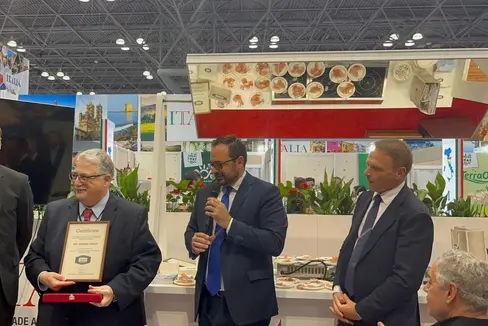 Wirtschaftslandesrat Marco Galateo (Dritter von links) ist in den USA und vertritt das Land und die Südtiroler Produkte zusammen mit dem Konsortium Südtiroler Speck. (Foto: LPA)