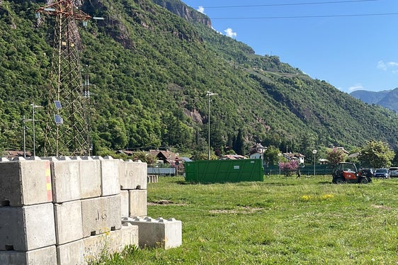Auf dieser Fläche werden in den nächsten Monaten 200 neue Betten für Studenten und Studentinnen entstehen, die in Bozen dringend gebraucht werden. (Foto: LPA/Gianluca Crocco)