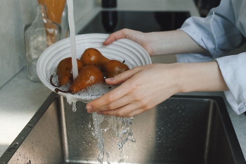 Die Ständige Beobachtungsstelle zur Nutzung der Wasserressourcen in den Ostalpen hat die Warnstufe für Wasserknappheit von niedrig auf mittel angehoben. Die derzeit verfügbare Wassermenge reicht nicht aus, um alle Bedürfnisse vollständig zu decken. (Foto: Pexels. Das Foto darf nur in Zusammenhang mit dieser Pressemitteilung verwendet werden.)