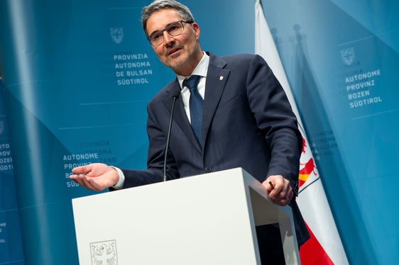 Il presidente Arno Kompatscher nel corso della conferenza stampa odierna (Foto: ASP/Fabio Brucculeri)