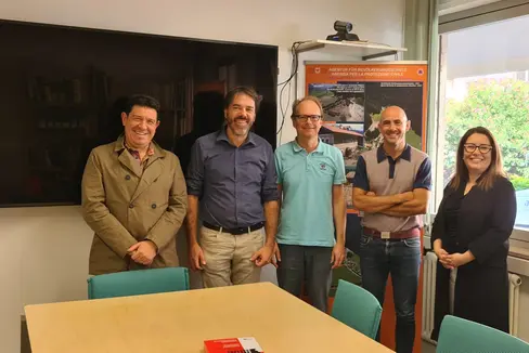 Scambio internazionale sulla protezione dalle inondazioni (da sinistra): Galo Valdebenito, Andrea Andreoli, Rudi Nadalet, Pierpaolo Macconi, Virginia Vasquez (Foto: ASP/Ufficio Idrologia e le dighe)