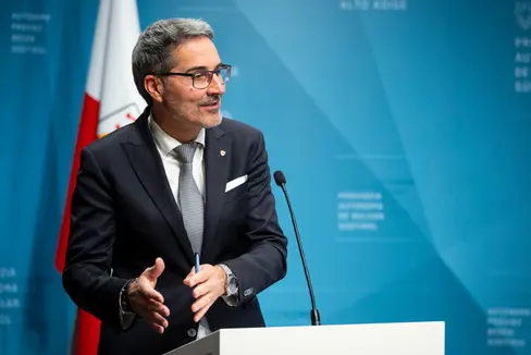 I Comuni hanno già ricevuto contributi per un totale di 1,4 milioni di euro. Ora rimborseremo loro il saldo dei costi documentati del processo elettorale, ha spiegato il presidente Kompatscher. (Foto: ASP/Fabio Brucculeri)