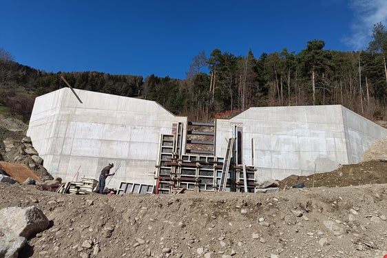 Das neue Rückhaltebecken im Hornergraben in Vintl hat ein Fassungsvermögen von 4000 Kubikmetern. (Foto: LPA/Landesamt für Wildbach- und Lawinenverbauung Ost/Andreas Unterberger)