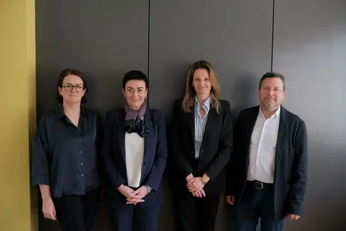 Wollen gemeinsam das Wobi weiterentwickeln: (v.l.) Wobi-Vizepräsidentin Sabine Fischer, Landesrätin Ulli Mair, Wobi-Präsidentin Francesca Tosolini, Wobi-Verwaltungsrat Tony Tschenett. (Foto: LPA/Lukas Forer)