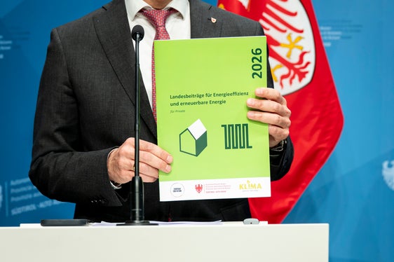 Bis 31. Mai können Bürger, Unternehmen und öffentliche Körperschaften die Anträge für Energieförderung einreichen. Alle Informationen dazu finden sich in den Broschüren des Landesamtes für Energie und Klimaschutz sowie im Landeswebportal. (Foto: LPA/Fabio Brucculeri)