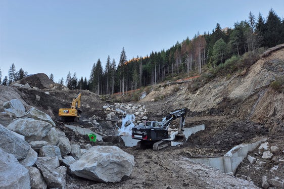 Das Landesamt für Wildbach- und Lawinenverbauung Ost hat 13 Konsolidierungssperren am Stollabach im Bereich Kameriot–Bad Altprags in der Gemeinde Prags errichtet. (Foto: LPA/Landesamt für Wildbach- und Lawinenverbauung Ost/Michael Baumgartner)