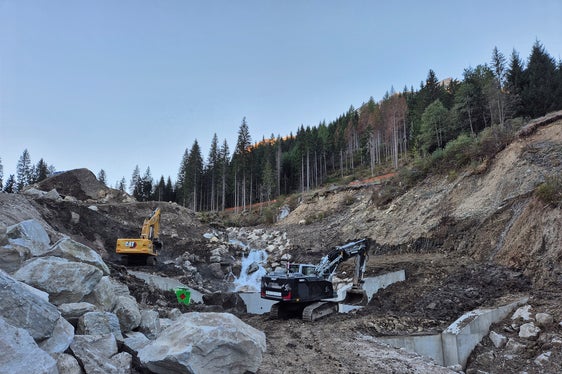 Das Landesamt für Wildbach- und Lawinenverbauung Ost hat 13 Konsolidierungssperren am Stollabach im Bereich Kameriot–Bad Altprags in der Gemeinde Prags errichtet. (Foto: LPA/Landesamt für Wildbach- und Lawinenverbauung Ost/Michael Baumgartner)