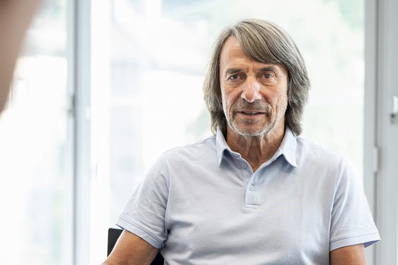 La prevenzione del suicidio inizia quando prendiamo sul serio la salute mentale, parliamo apertamente delle difficoltà e mostriamo alle persone che non sono sole con i loro problemi. Cercare aiuto è un segno di forza, sottolinea Hubert Messner, assessore provinciale alla Prevenzione sanitaria e Salute. (Foto: USP/Fabio Brucculeri)