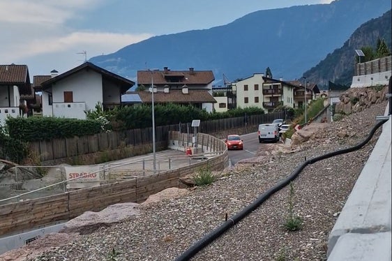 Durante i lavori per la costruzione della circonvallazione di Bronzolo si sta facendo il possibile per ridurre al minimo i disagi al traffico. (Foto: USP/Angelika Schrott)