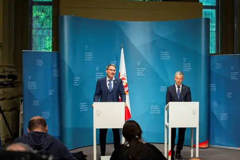 La Giunta provinciale ha approvato oggi (23 aprile) un disegno di legge omnibus che contiene numerose modifiche di leggi provinciali in varie materie. Il presidente Kompatscher lo ha annunciato in conferenza stampa assieme all'assessore Brunner. (Foto: ASP/Fabio Brucculeri)