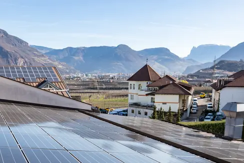 Die Förderung von netzgebundenen Photovoltaikanlagen für kleine Unternehmen geht auch 2025 weiter: Der Fördersatz beträgt 20 Prozent der zulässigen Kosten. (Foto: LPA/Manuela Tessaro)