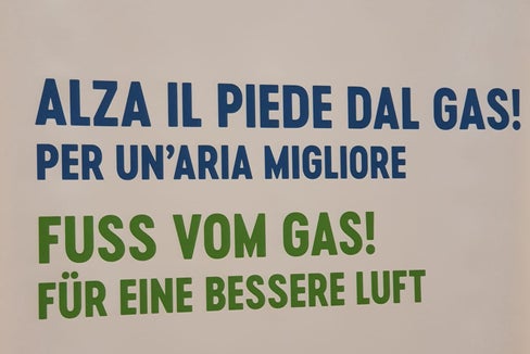Projekt BrennerLEC: Die Fahrgeschwindigkeit entlang der Brennerautobahn zu senken erhöht die Luftqualität und verbessert den Verkehrsfluss. (Foto: LPA/Thomas Laconi)