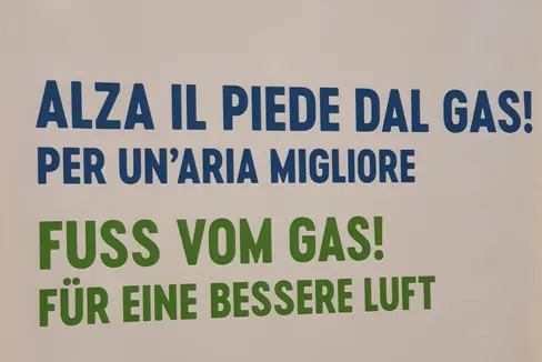 Projekt BrennerLEC: Die Fahrgeschwindigkeit entlang der Brennerautobahn zu senken erhöht die Luftqualität und verbessert den Verkehrsfluss. (Foto: LPA/Thomas Laconi)