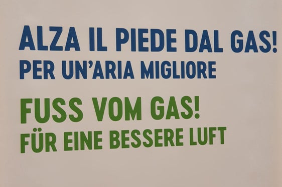 Progetto BrennerLEC lungo l'A22: riducendo la velocità di percorrenza si migliora la qualità dell'aria e la fluidità del traffico. (Foto: ASP/Thomas Laconi)