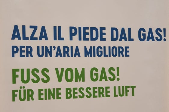 Projekt BrennerLEC: Die Fahrgeschwindigkeit entlang der Brennerautobahn zu senken erhöht die Luftqualität und verbessert den Verkehrsfluss. (Foto: LPA/Thomas Laconi)